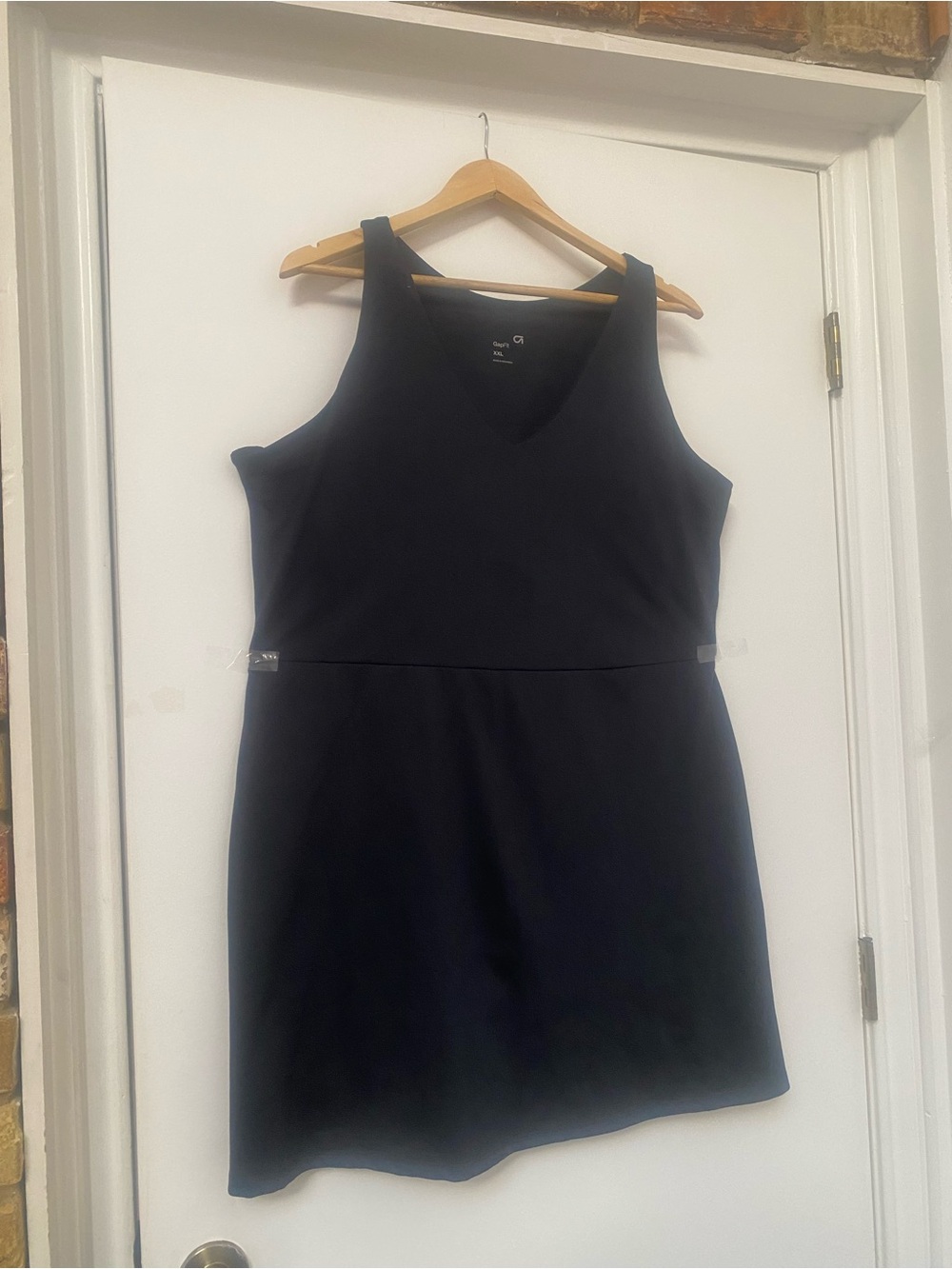 GAPFit Gap Fit Black Sleeveless V-Neck Women’s Active Leisure Dress Shorts - Picture 1 of 13
